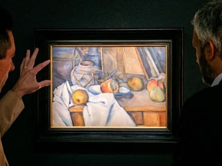 The picture Fruits et pot de gingembre hangs on the wall