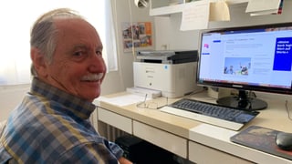 Hans Keller vor seinem Computer. Hans Keller vor seinem Computer.