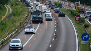 Lega-«Freiheitskarawane» mit etwa 20 Fahrzeugen.