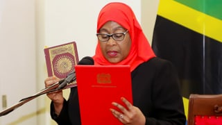 Samia Suluhu Hassan bei der Vereidigung Samia Suluhu Hassan bei der Vereidigung