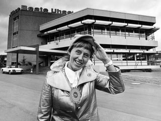 Beate Uhse vor ihrem Versandhaus in Flensburg, 1971. Beate Uhse vor ihrem Versandhaus in Flensburg, 1971.