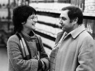 Jörg Schneider auf einem Filmset mit Schauspielerin Silvia Jost.