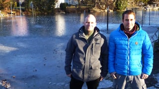 Martin Wittwer und Christof Baumann vor dem Lachenkanal bei Thun. 