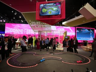 Modell-Rennautobahn an einem Stand an der World Mobile Congress in Barcelona. Modell-Rennautobahn an einem Stand an der World Mobile Congress in Barcelona.