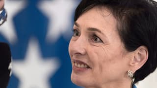 Frau in der Seitenansicht Frau in der Seitenansicht