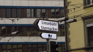 Eine Strassentafel mit der Aufschrift «Linsebühl»