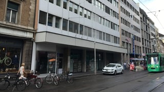 Häuserzeile an der Clarastrasse mit dem Haus Nr. 13. Häuserzeile an der Clarastrasse mit dem Haus Nr. 13.