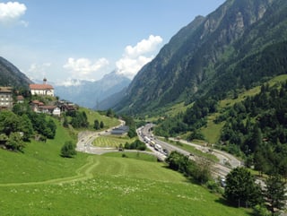 Blick auf dem Stau bei Wassen im Urner Reusstal.