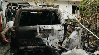 Zerstörtes Auto nach einem Luftangriff in Kabul.