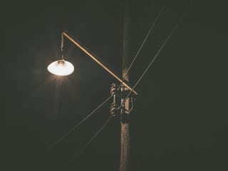 Eine Strassenbeleuchtung in der Nacht Eine Strassenbeleuchtung in der Nacht