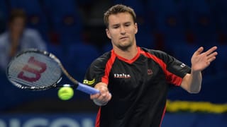 Marco Chiudinelli spielt eine Vorhand beim ATP-Turnier in Basel