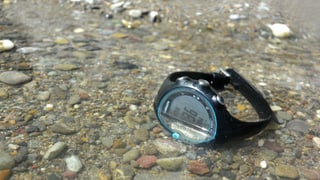 Eine Sportleruhr im Wasser. Eine Sportleruhr im Wasser.