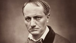 Charles Baudelaire trägt eine Fliege.