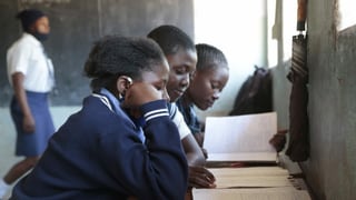 Schülerinnen in Simbabwe