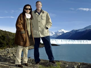 Ehepaar Kirchner vor einem Gletschter in Patagonien.