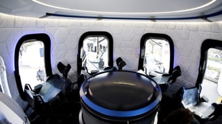 Raumfahrt für Reiche: Blick in die Raumkapsel von Blue Origin mit vier Sitzplätzen.