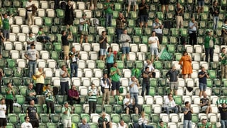 Wenige Fans im Stadion des FC. St. Gallen.