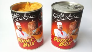 Büchse mit Kebab. Büchse mit Kebab.