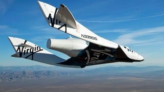 «SpaceShipTwo», hier bei einem Testflug 2010, sollte ab 2015 Weltraum-Touristen befördern. 