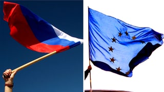 Die Flaggen Russlands und der EU