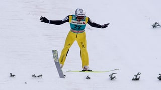 Skispringer Gregor Deschwanden bei der Landung auf der Titlis-Schanze.