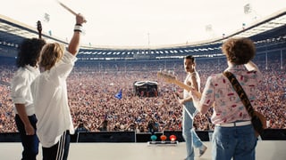 Band von hinten mit riesigem Stadium. Band von hinten mit riesigem Stadium.