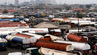 Truckparkplatz in Nigerias grösster Stadt Lagos Truckparkplatz in Nigerias grösster Stadt Lagos