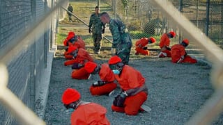 Gefangene in Guantanamo im Januar 2002. Gefangene in Guantanamo im Januar 2002.