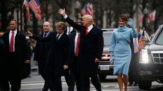Donald Trump mit Frau Melania und Sohn Barron auf dem Weg zum Weissen Haus.