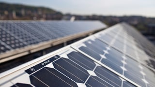Solarpanels auf dem Dach der Swissmill in Zürich