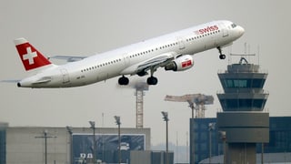 Ein Swiss-Flugzeug startet vom Flughafen Zuerich Kloten