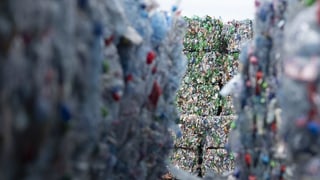 Berg von Plastikflaschen. Berg von Plastikflaschen.