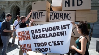 Mitglieder der SP bei der Lancierung des Referendums. Mitglieder der SP bei der Lancierung des Referendums.