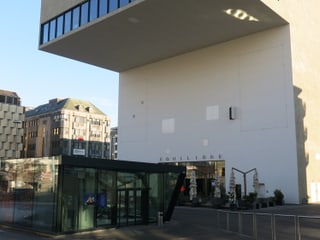 Einstöckiger Notausgang des Einkaufszentrums vor dem Equilibre.