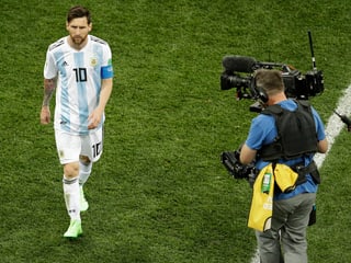 Lionel Messi wird von einer Kamera beobachtet