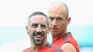 Ribéry (l.) und Robben gut gelaunt im Training