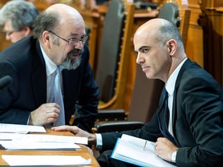 Ständerat Joachim Eder (1951/FDP) im Gespräch mit Bundesrat Alain Berset. 