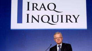 John Chilcot bei einer Rede zu seinem Bericht im Jahr 2009. John Chilcot bei einer Rede zu seinem Bericht im Jahr 2009.