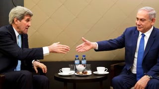 John Kerry (links) und Benjamin Netanjahu in Davos