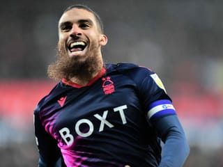 Nottinghams Lewis Grabban bejubelt seinen Treffer.