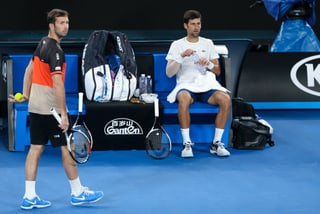 Radek Stepanek (links) und Novak Djokovic im Training