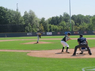 Baseball-Spieler auf dem Baseball-Feld im Heerenschürli Schwamendingen.