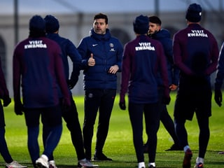 Mauricio Pochettino gibt seinen Spielern Anweisungen. Mauricio Pochettino gibt seinen Spielern Anweisungen.