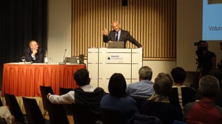 Alois Zwinggi vom WEF (links) und Tarzisius Caviezel, Alois Zwinggi vom WEF (links) und Tarzisius Caviezel,