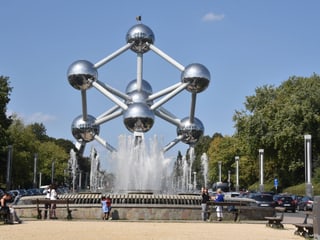 Das Teamzeitfahren führt in Brüssel zum Atomium. Das Teamzeitfahren führt in Brüssel zum Atomium.