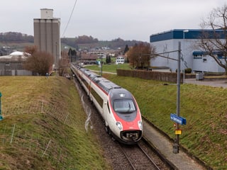 Zug auf der Teststrecke der Emmentalbahn
