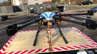 Drohne mit 6 Rotoren Drohne mit 6 Rotoren