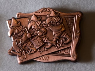 Kupfrige Blaggedde mit Tambouren und Pfeifern