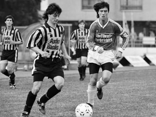 Löw kämpft um den Ball.