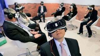 WEF-Teilnehmer mit Virtual-Reality-Brillen WEF-Teilnehmer mit Virtual-Reality-Brillen
